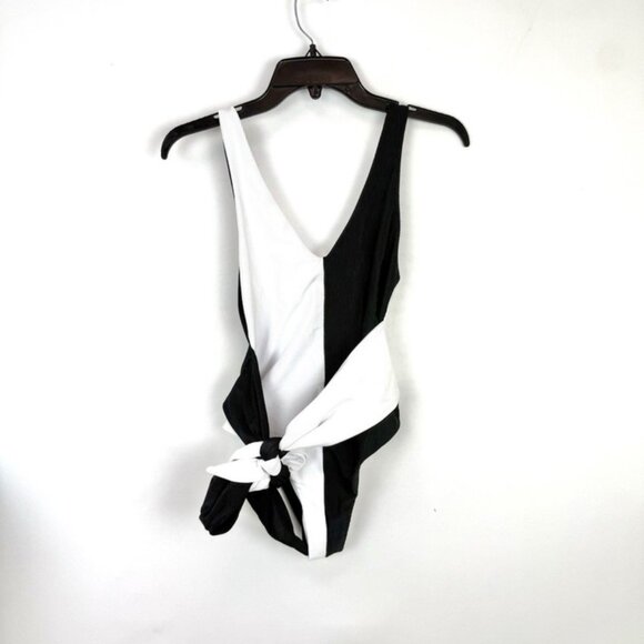 Beach Riot Women’s White/Black One Piece Swimsuit Size Small